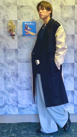 「アイテム（トレンチコート）」を使った、金原敬祐さん（メンズ・188cm）の春コーディネート