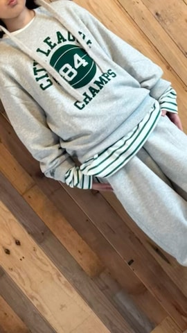 「アイテム（トートバッグ）」を使った、かーちんさん（キッズ・135cm）の冬コーディネート