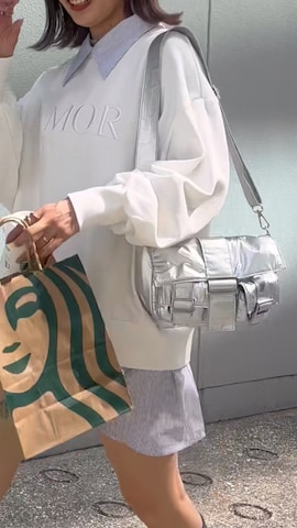 ボディバッグ/ウエストポーチを使ったriendaofficialさんのファッション動画